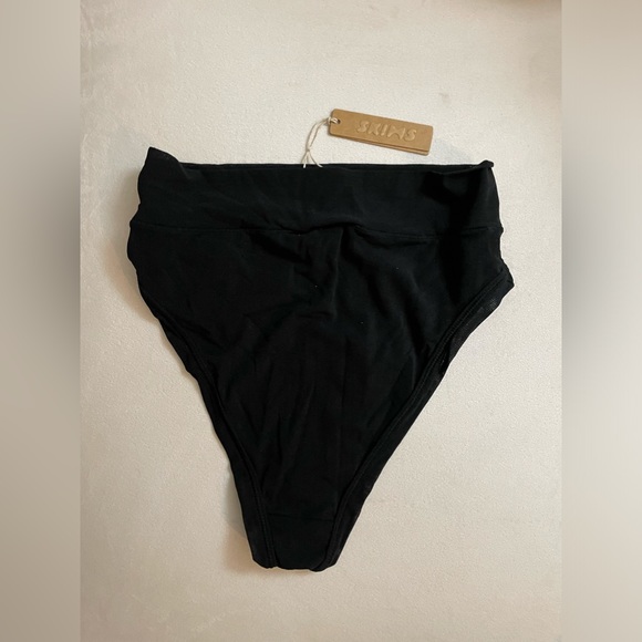 NWT Skims Summer Mesh Brief Onyx Size XS - Picture 4 of 6